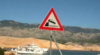 Elsüllyedt egy autó Budapestnél