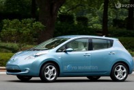 A Nissan is rákapcsolt az elektromos hajtással. Az ő autójuk a Leaf
