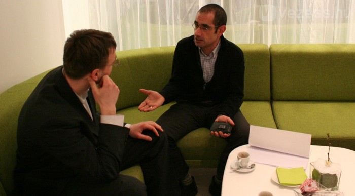 Zöldbe borult a beszélgetősarok is