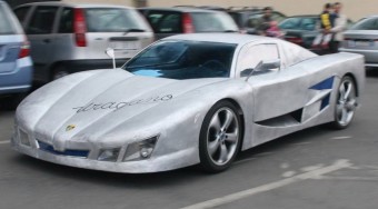 Olasz sportautó a sufniból