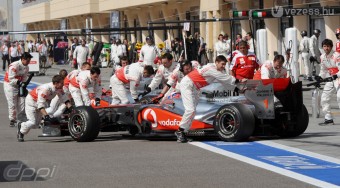 F1: Szabálytalan autóval indul a McLaren?