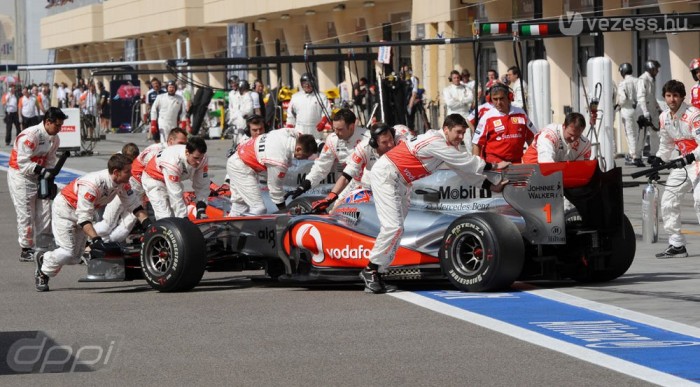 F1: Szabálytalan autóval indul a McLaren?