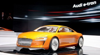 Hibrid és villanyautókkal bővít az Audi