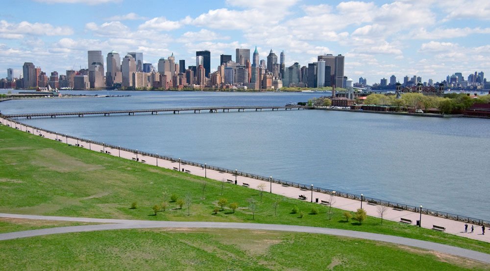 Jersey City, Liberty State Park, a háttérben Manhattan