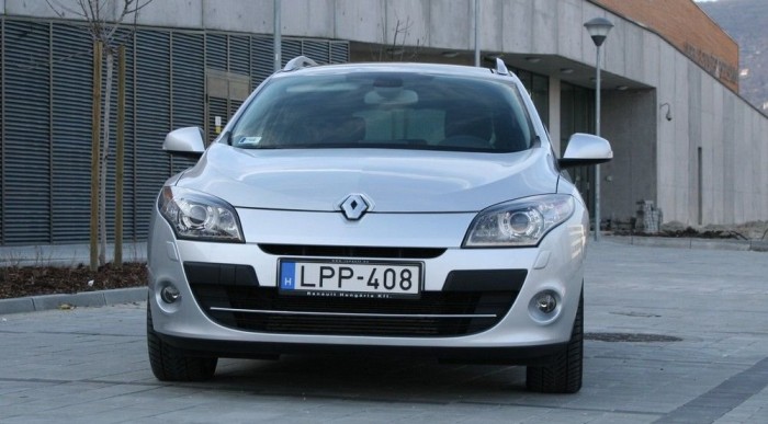 Teszt: Renault Mégane 2.0 dCi aut. 6 | Vezess Konfliktuskerülő pofa