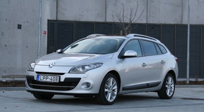 Teszt: Renault Mégane 2.0 dCi aut. 12 | Vezess Emelkedő övvonal, lendület, dinamika