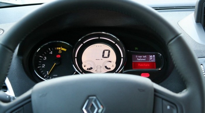 Teszt: Renault Mégane 2.0 dCi aut. 7 | Vezess Tömény zűrzavar a műszereken