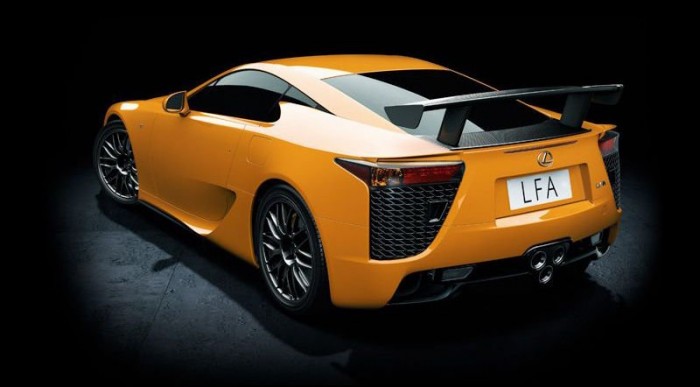 Keményebb futómű és új szárny javítja az útfogást