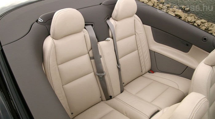 Télen is ledobjuk a felsőt: Volvo C70 8 | Vezess Csak ketten férnek el hátul