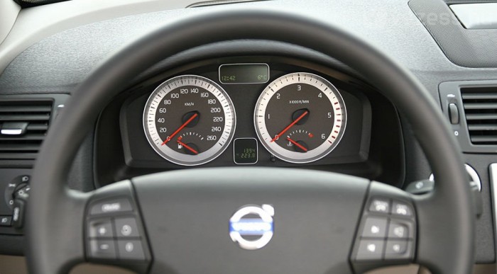 Télen is ledobjuk a felsőt: Volvo C70 13 | Vezess Nem hoz zavarba