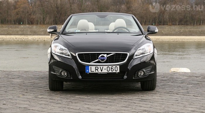 Télen is ledobjuk a felsőt: Volvo C70 11 | Vezess Felső nélkül az igazi