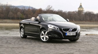 Télen is ledobjuk a felsőt: Volvo C70