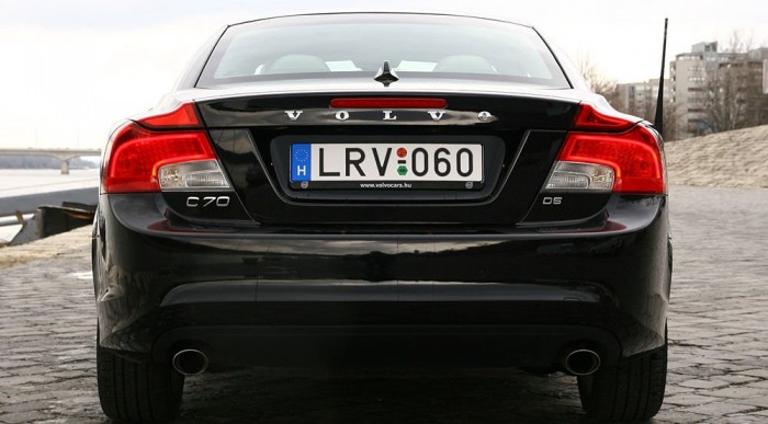 Télen is ledobjuk a felsőt: Volvo C70 7 | Vezess Négyszáz literrel gazdálkodhatunk