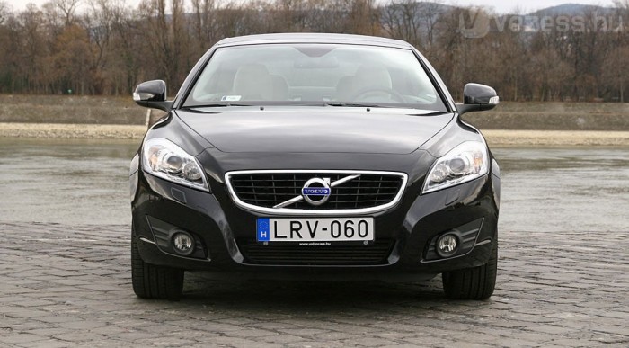 Télen is ledobjuk a felsőt: Volvo C70 9 | Vezess Nem evett sokat