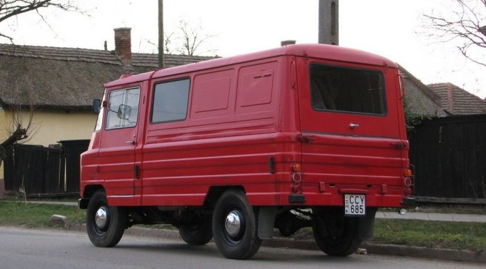 Tyúkitató dísztárcsákkal