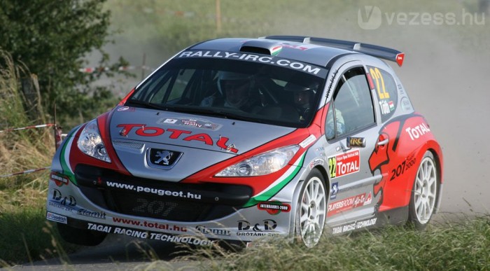 280 lóerő és négykerék-hajtás