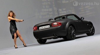 Műszaki hibával reklámozza autóját a Mazda