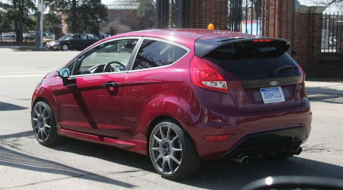 Feszes futómű és direkt kormányzás teszi élményautóvá