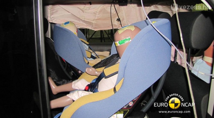 A hároméves túl nagyot bólintott