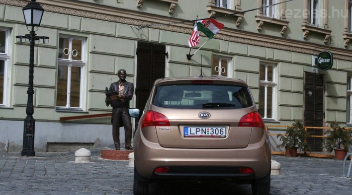 Mit ér a legolcsóbb családi Kia? 7 | Vezess Lesz Hyundai-emblémás testvérmodellje is