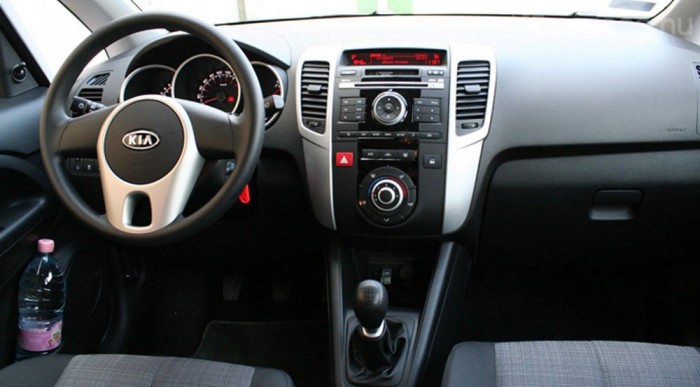 Mit ér a legolcsóbb családi Kia? 13 | Vezess Sok a kemény, olcsó műanyag