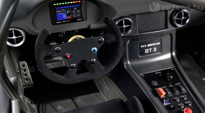 Szárnyakat kap a sirályszárnyas Merci 7