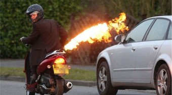 Lángszórót a motorokra!