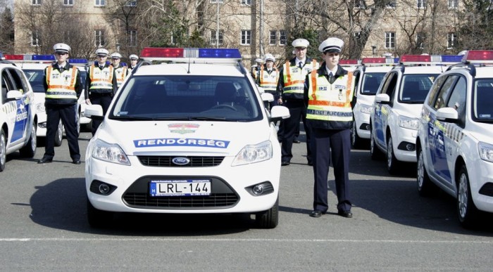 Százezerért ülnek Fordba a rendőrök 4