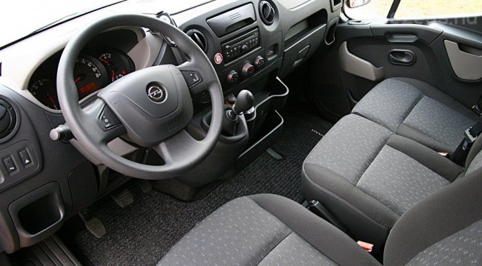 Apró, személyautós kormány