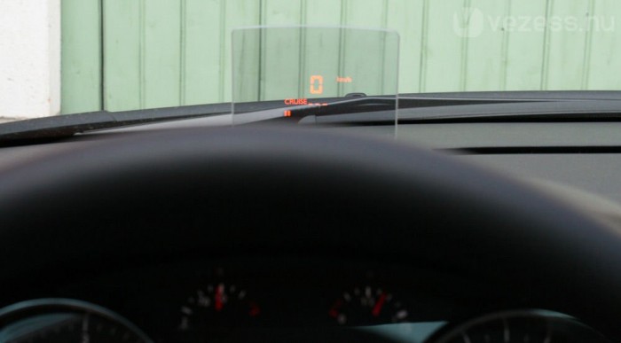 Hasznos a polikarbonát lapra a tempót és a követési távolságot kivetítő kijelző