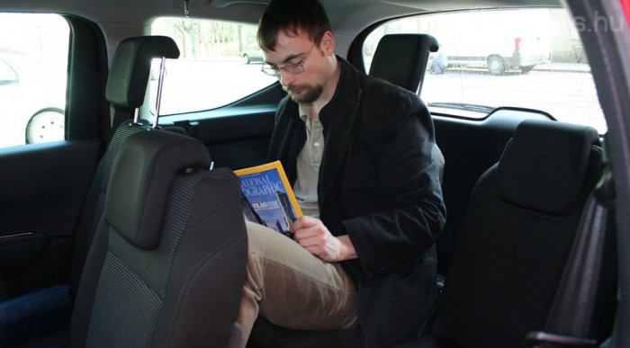 Magas felnőtteknek nem való a 3. sor, de értékes kiegészítés rövid távra