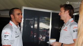 F1: Hamiltonéknak menekülniük kellett