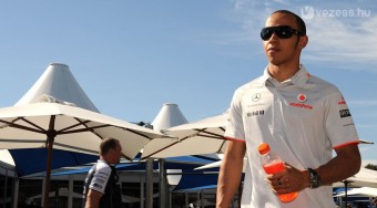 F1: Hamiltont lekapcsolták a rendőrök