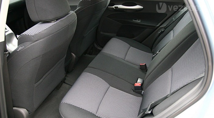 Hátul tágas az Auris