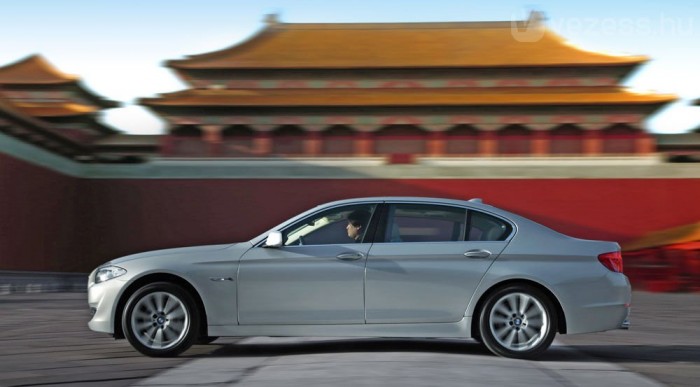Kinyúlt az új BMW 5-ös