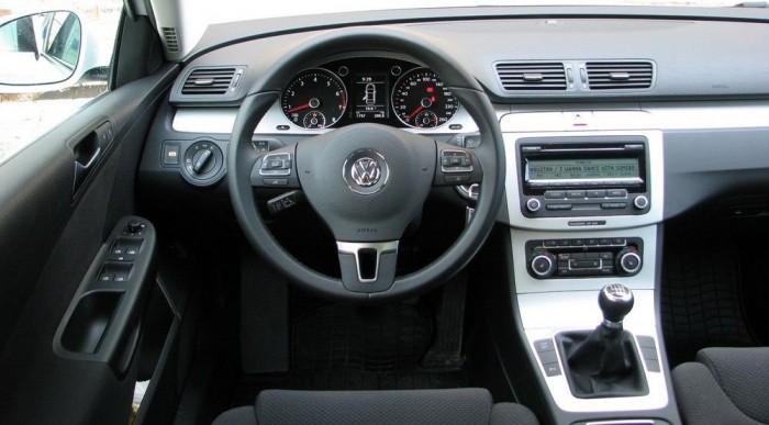 Volkswagen Passat 1.4 TSI 8 | Vezess Hely van bőven, a gázpedál álló: jó ki munkahely