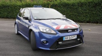 300 lovas Focusba ülhetnek a rendőrök