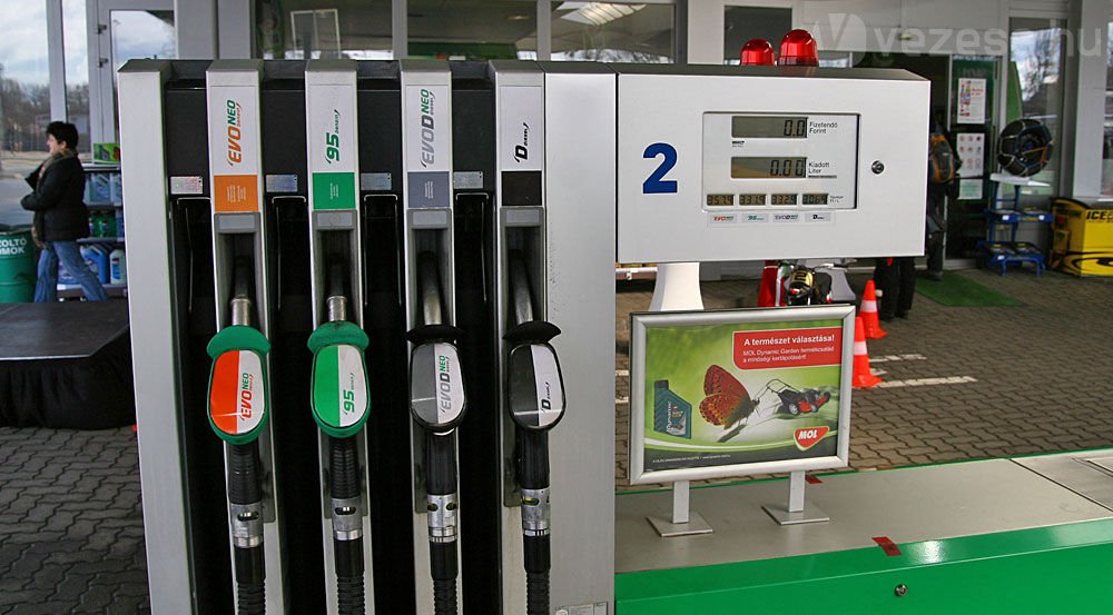 Példátlan visszaesés a benzinfogyasztásban 11