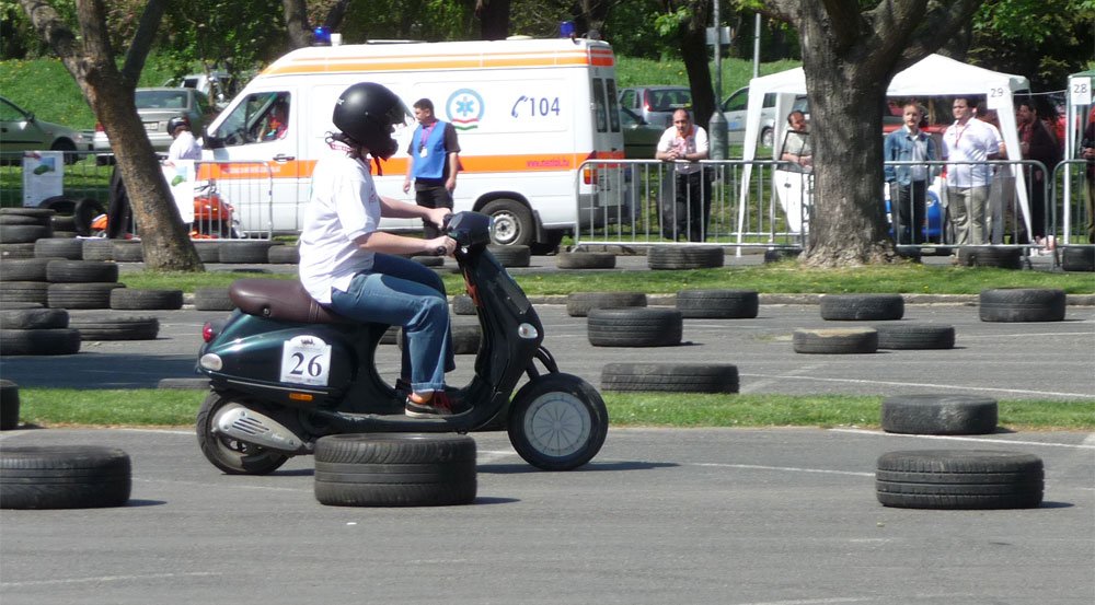 Nézzük csak az első kereket, ott van benne a villanymotor