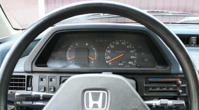 Nagyobb motorhoz kapunk fordulatszámmérőt is.