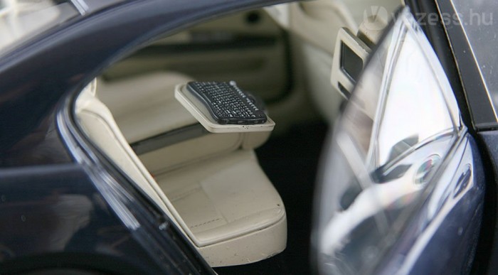 Helyén a piciny billentyűzet