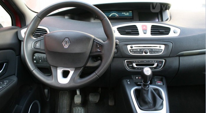 Változtatható a műszerfali TFT színe és grafikája