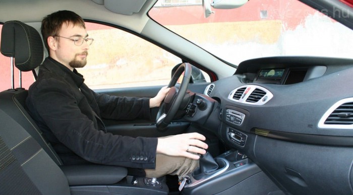 Kényelmes az üléshelyzet és jó az ülés