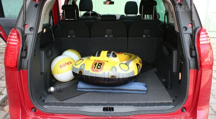 Óriási a Peugeot csomagtartója