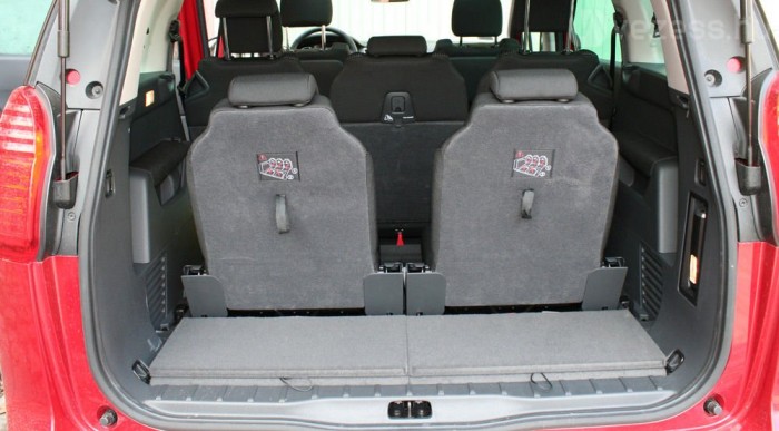 Rugó segít hajtogatni az üléseket