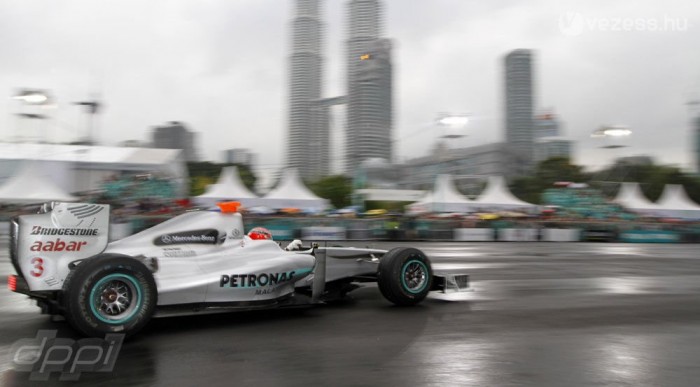 Schumiéknak hazai verseny