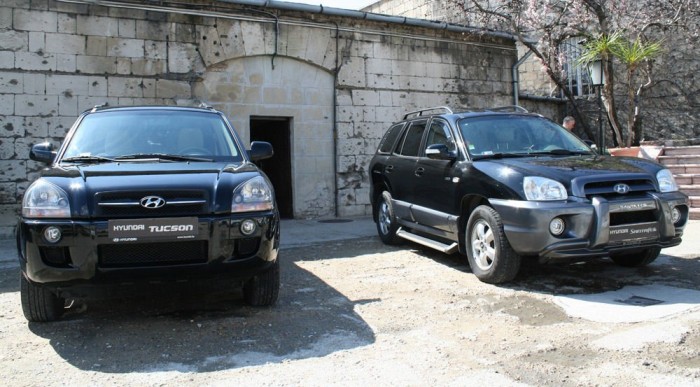 Balra a Tucson, jobbra az előző Santa Fé