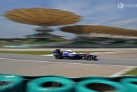 F1: Hamilton uralja Sepangot 46