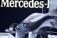 F1: Hamilton uralja Sepangot 48