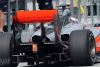 F1: Hamilton uralja Sepangot 54